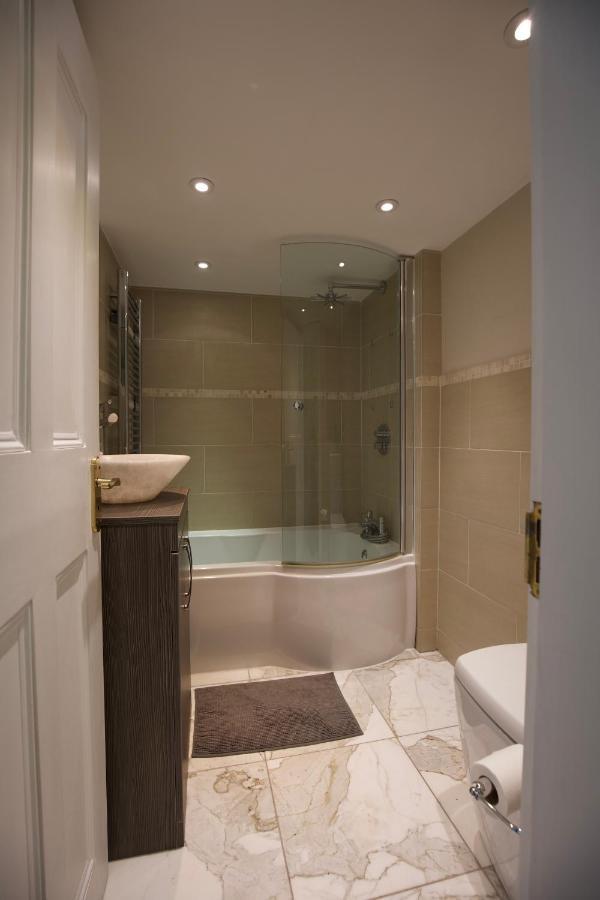 Large 2 Beds Flat Overlooking Clapham Common Park Лондон Экстерьер фото